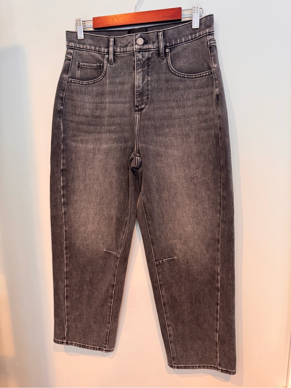 WHBM Extra High Rise Barrel Jeans Size 6 - Picture 3 of 9